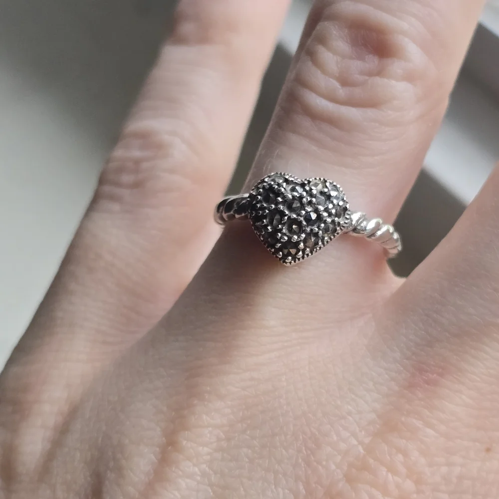 Vintage .925 HAN Marcasite Heart  Ring With twist Band Sz6.75-2.2 Mm